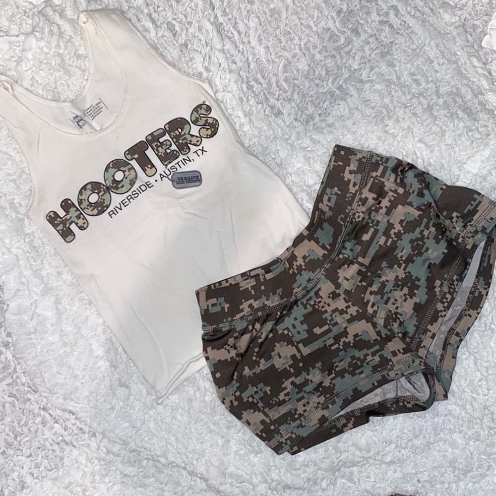Collectors hooters uniform